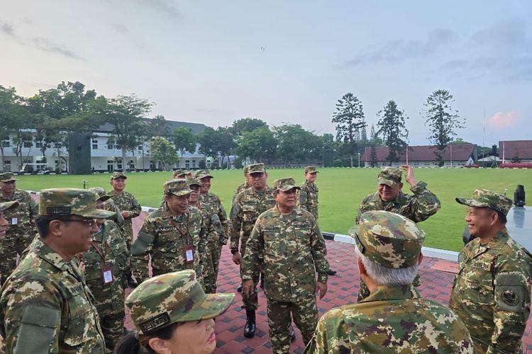 Menteri Kabinet Kaget! Prabowo Sudah Siap di Lapangan Akmil Pukul 5 Pagi